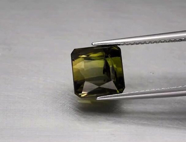 4.95ct 8.7x8.5mm Scissor-Cut Natural Unheated Green Tourmaline, Mozambique