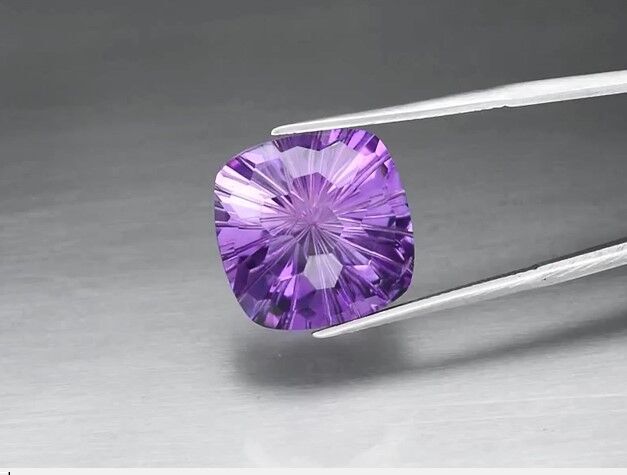 14.08ct 15.6x15.6mm VS Cushion Brilliant-Cut Natural Unheated Purple Amethyst